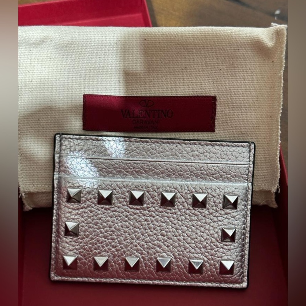 ROCKSTUD GRAINY CALFSKIN CARDHOLDER